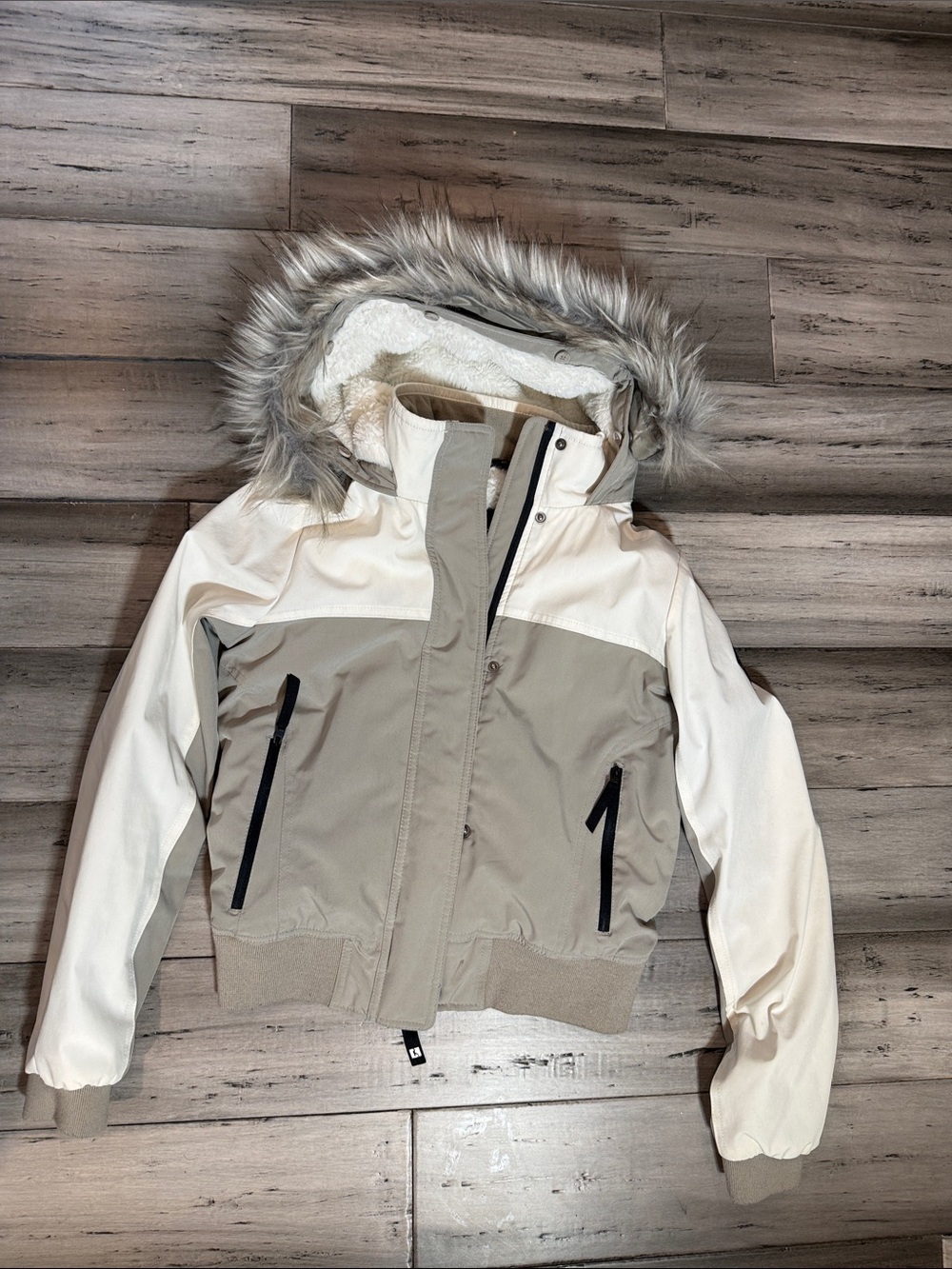 Hollister White and Grey Jacket - Picture 7 of 12